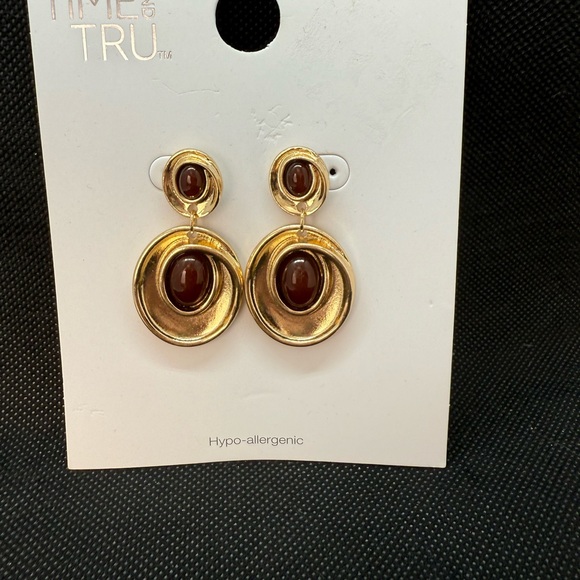NEW Elegant Gold and Red Drop Earrings - Picture 5 of 6